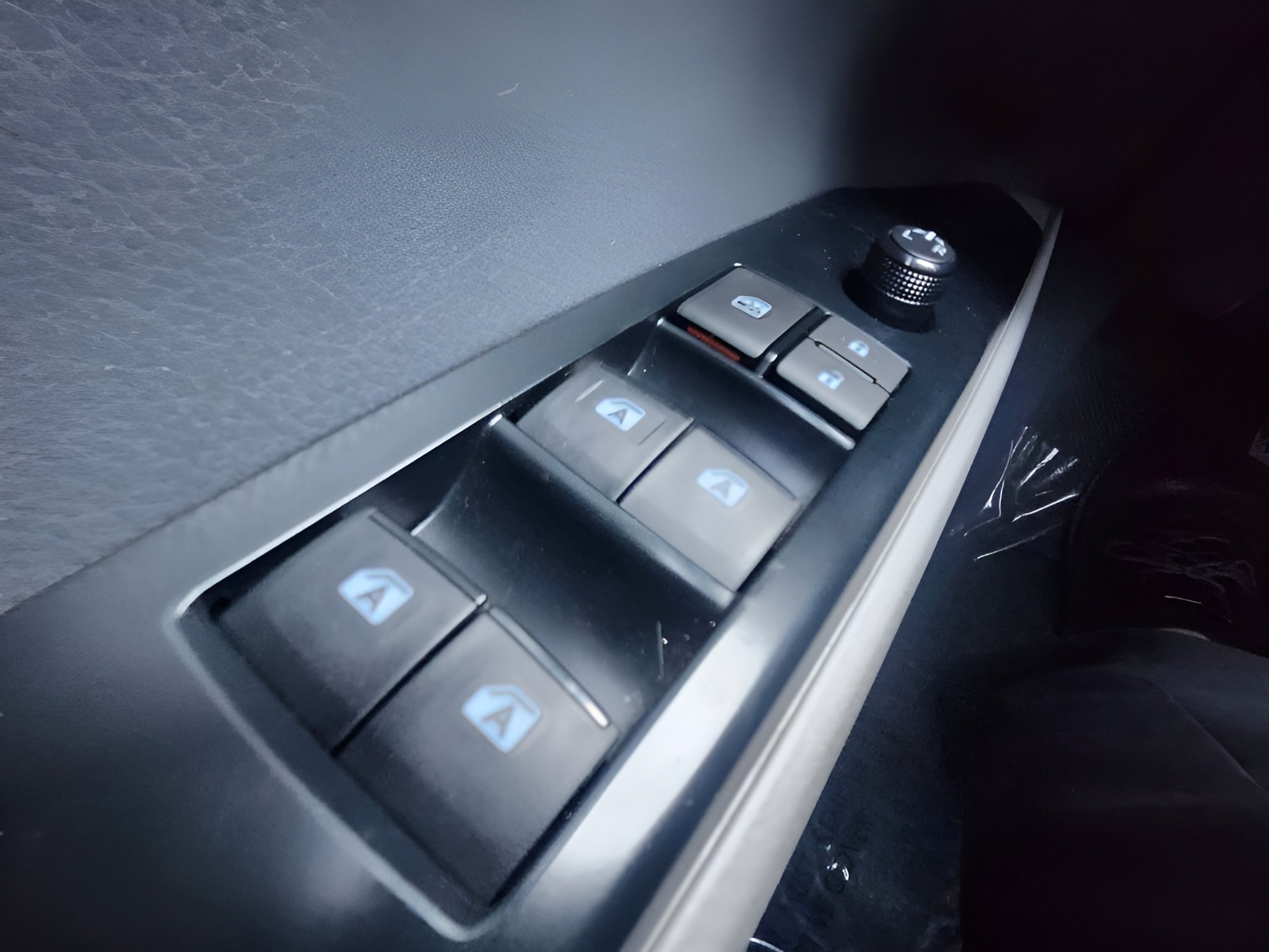 Used 2018 Toyota Camry SE w/ Moonroof Package image 12