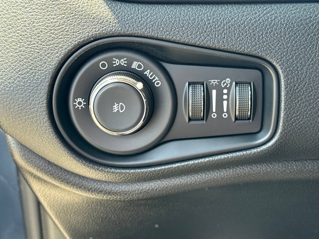 Used 2023 Jeep Renegade Trailhawk AWD/4WD image 27