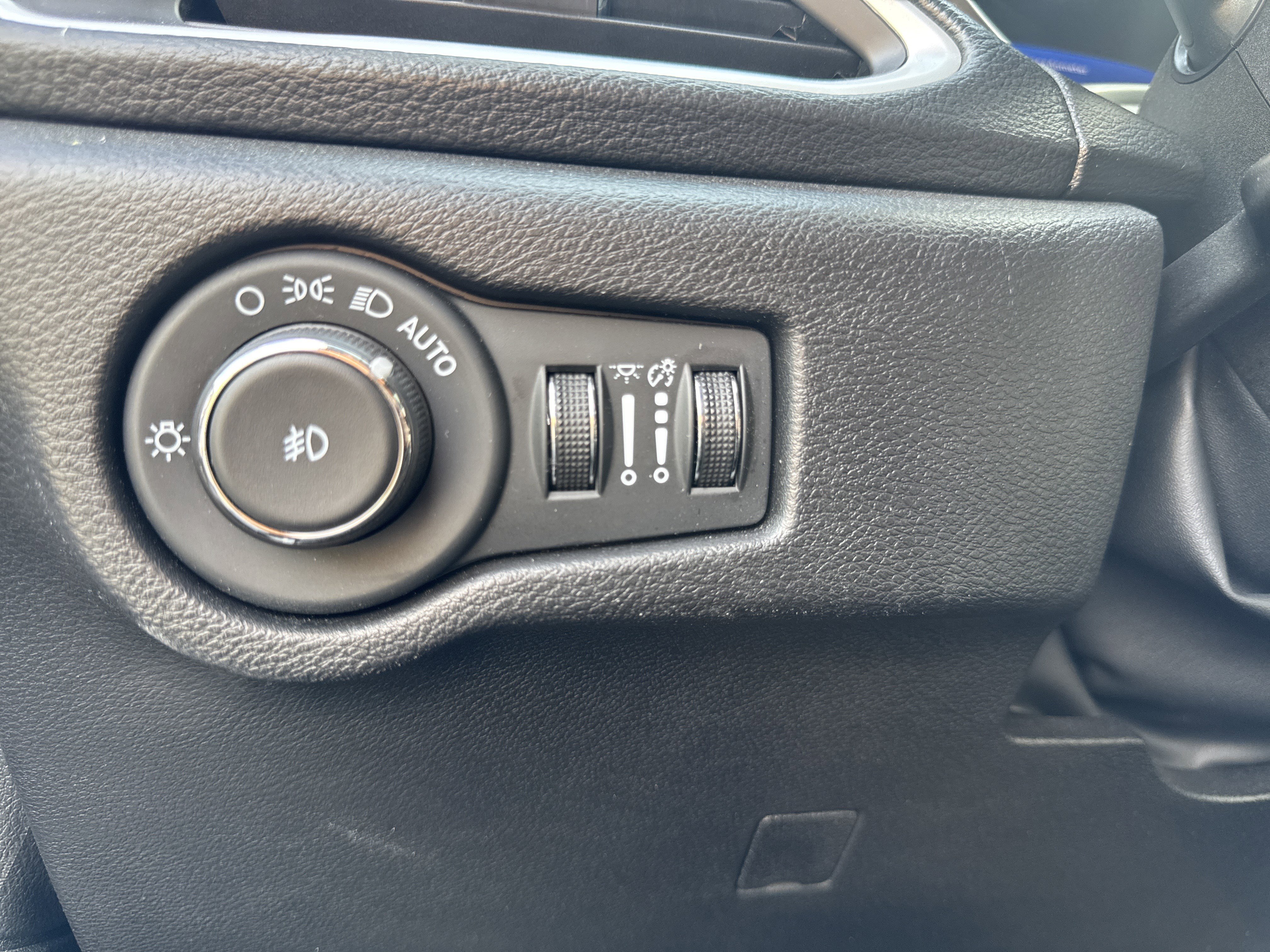 Used 2024 Chrysler Pacifica Touring-L w/ S Appearance Package FWD image 43