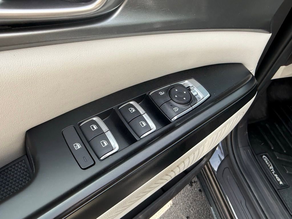 Used 2024 Kia Carnival LX FWD image 11