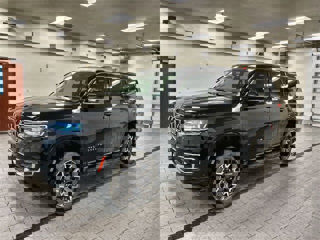 Used 2023 Jeep Wagoneer Series III w/ Preferred Equipment Group image 3