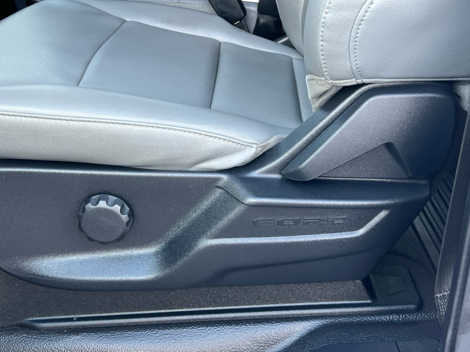 Certified 2024 Ford F450 XL w/ Snow Plow Prep Package image 27