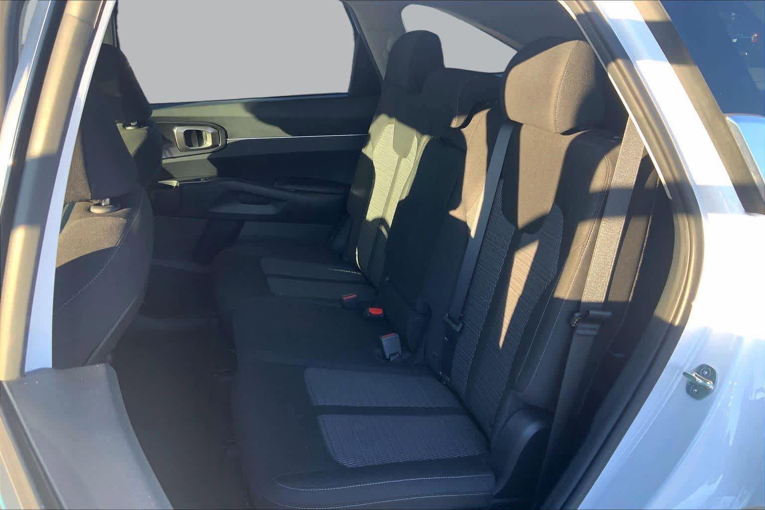 Used 2023 Kia Sorento LX FWD image 19