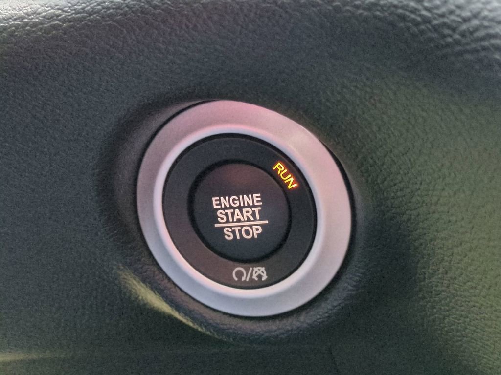Used 2025 Chrysler Pacifica Select FWD image 31