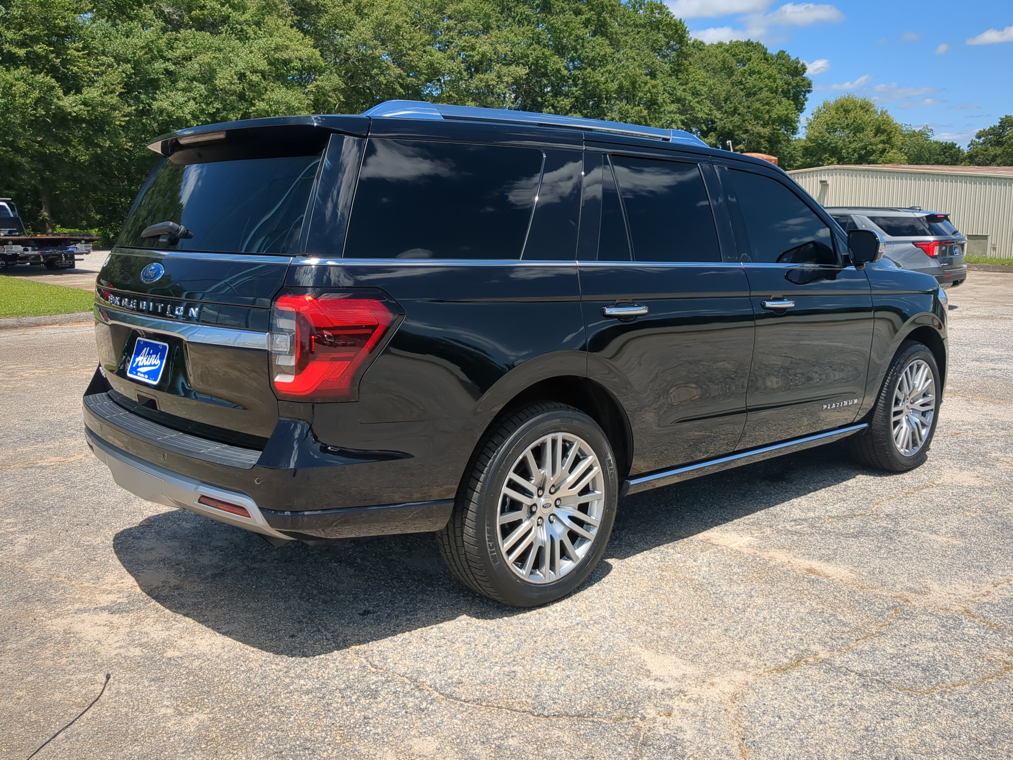 Certified 2023 Ford Expedition Platinum AWD/4WD image 3