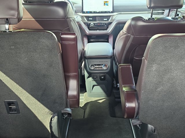 Certified 2025 Ford Explorer Platinum RWD image 9