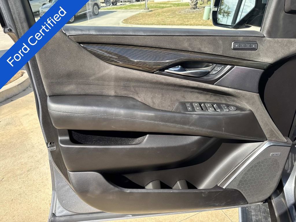 Used 2019 Cadillac Escalade Platinum image 21