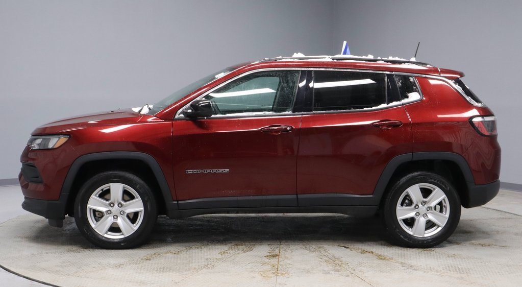 Used 2022 Jeep Compass Latitude w/ Sun and Sound Group image 2
