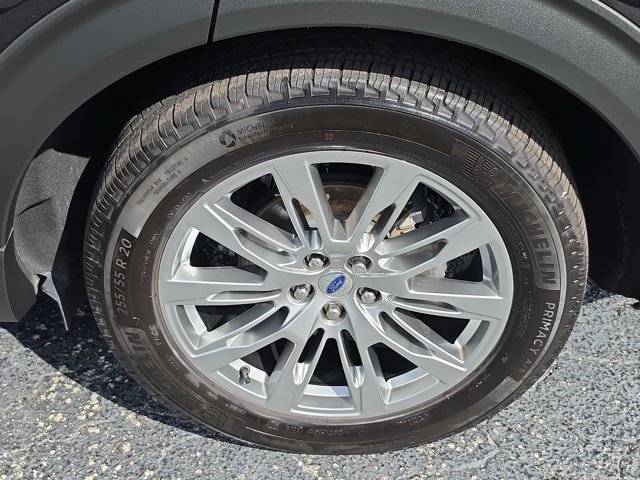 Certified 2025 Ford Explorer Platinum RWD image 11