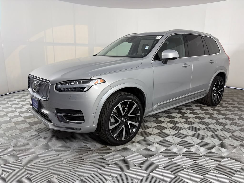 Used 2024 Volvo XC90 B5 Plus AWD/4WD image 3