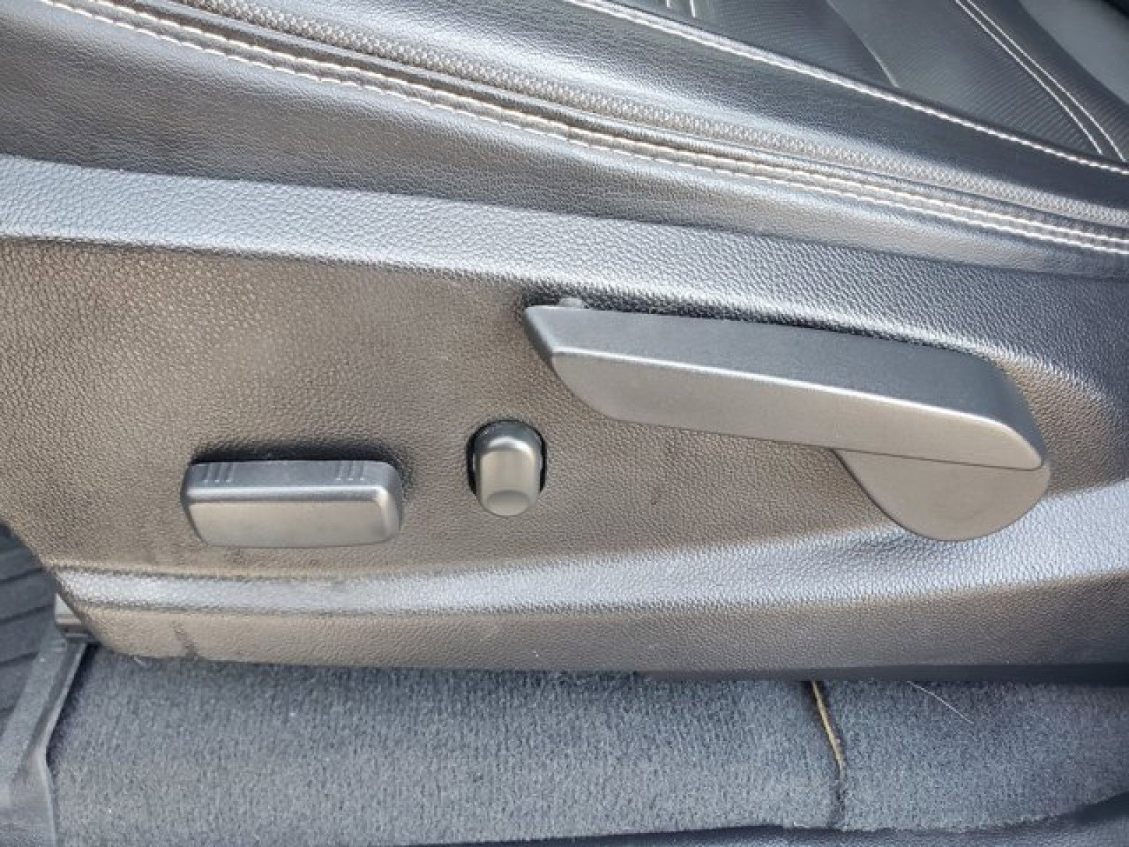 Used 2021 GMC Canyon Denali image 11