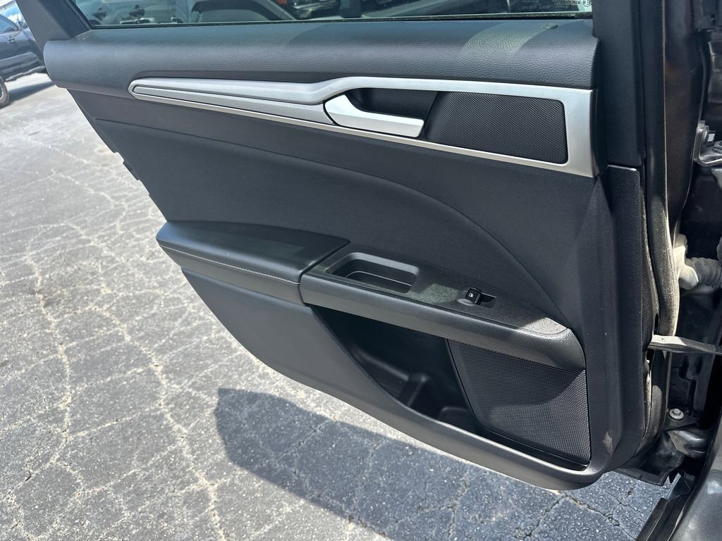 Certified 2020 Ford Fusion SE FWD image 21
