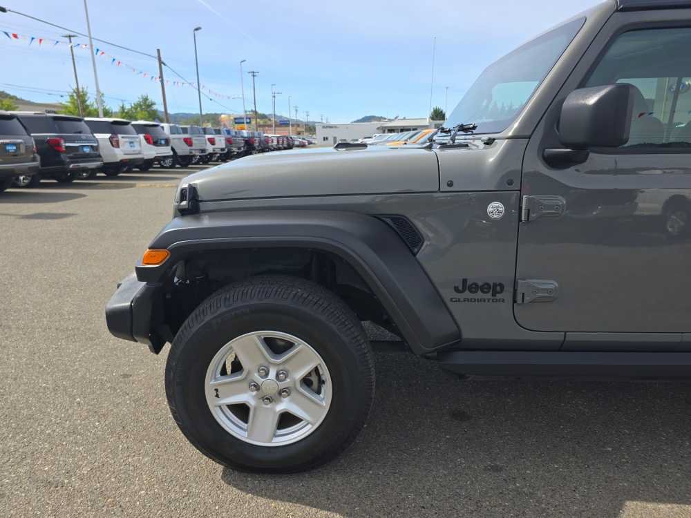 Used 2020 Jeep Gladiator Sport w/ Quick Order Package 24S AWD/4WD image 18