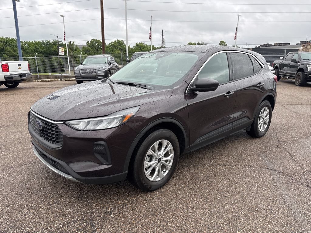 Certified 2023 Ford Escape Active w/ Tech Pack #1 AWD/4WD image 3