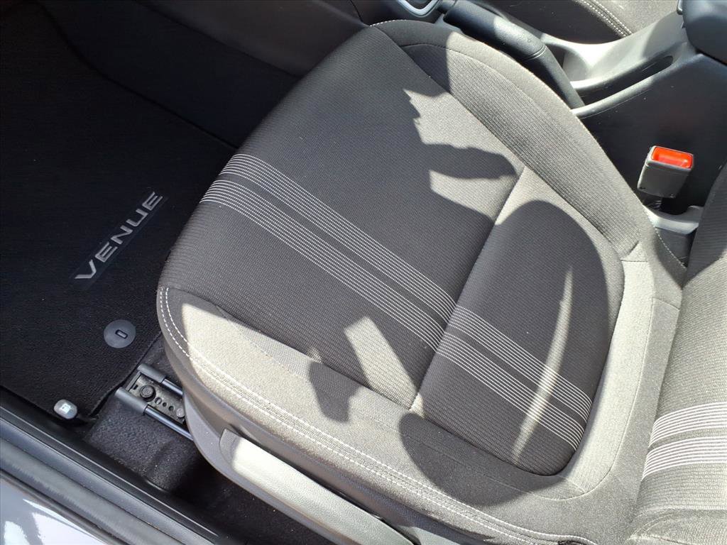 Used 2022 Hyundai Venue SEL FWD image 11