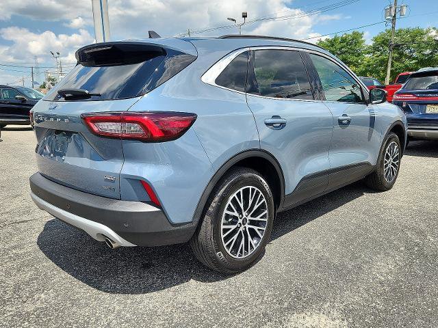 Certified 2025 Ford Escape SE image 4