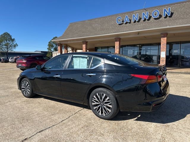 Used 2023 Nissan Altima 2.5 SV image 3