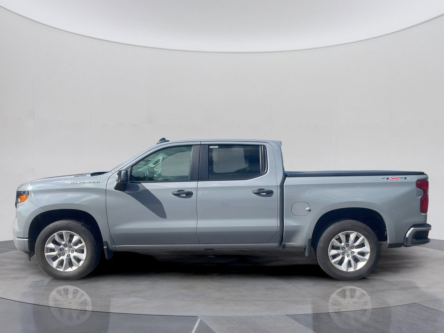 Used 2024 Chevrolet Silverado 1500 Custom AWD/4WD image 2