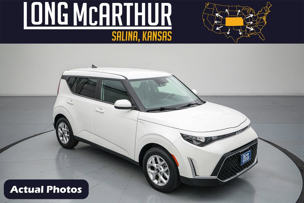 Used 2025 Kia Soul LX w/ LX Technology Package FWD image 1