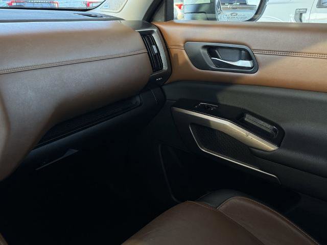 Used 2023 Nissan Pathfinder Platinum image 29