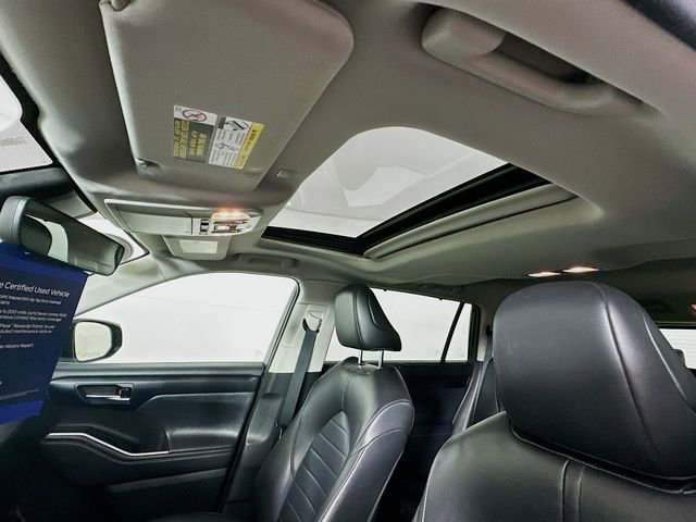Used 2022 Toyota Highlander XLE image 29