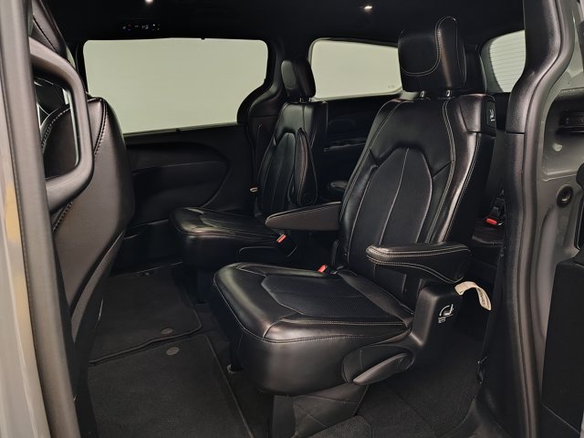 Used 2025 Chrysler Pacifica Select FWD image 23