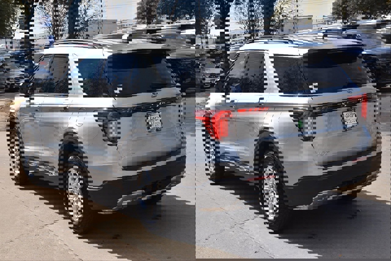 Certified 2025 Ford Explorer Active w/ Active Comfort Package image 5