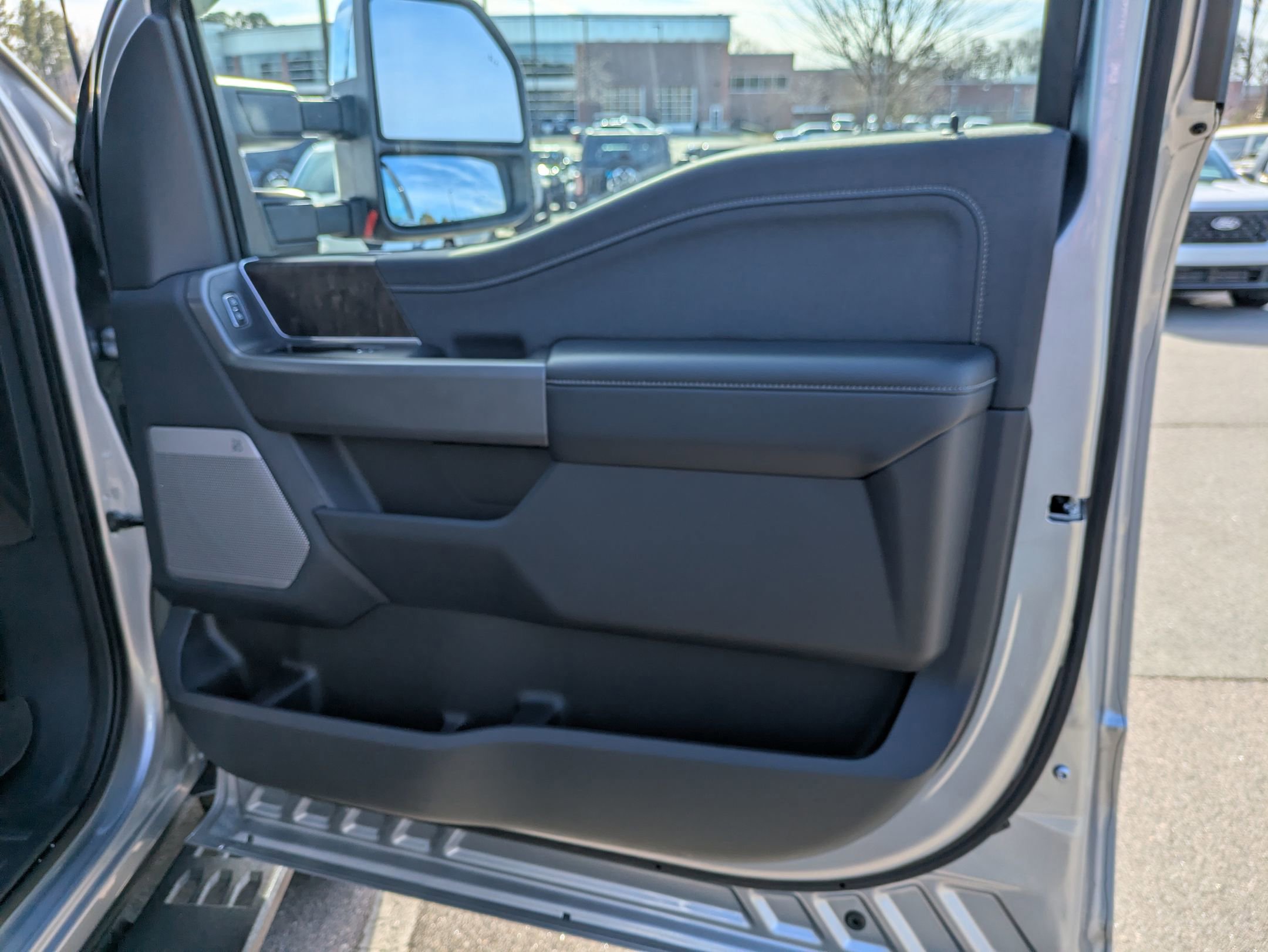 Certified 2024 Ford F350 Lariat w/ Chrome Package image 44