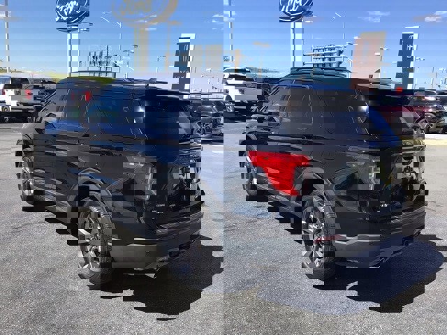 Certified 2022 Ford Explorer XLT w/ Equipment Group 202A image 3