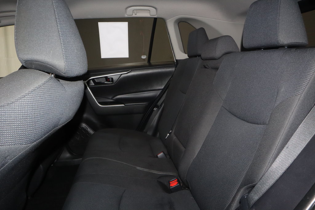 Used 2022 Toyota RAV4 LE AWD/4WD image 16