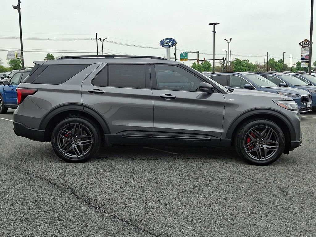 Certified 2025 Ford Explorer ST-Line w/ ST-Line Street Pack AWD/4WD image 7