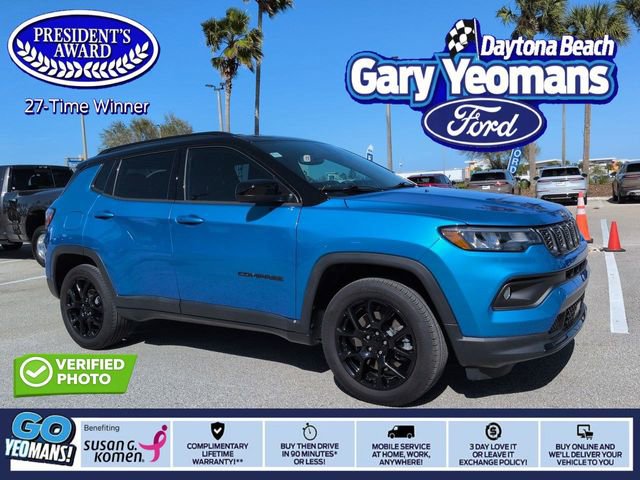 Used 2024 Jeep Compass Latitude w/ Altitude Special Edition image 1