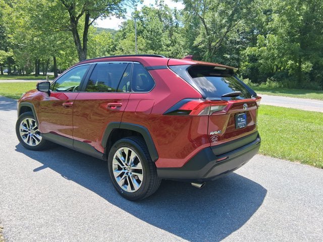 Used 2021 Toyota RAV4 XLE Premium AWD/4WD image 5