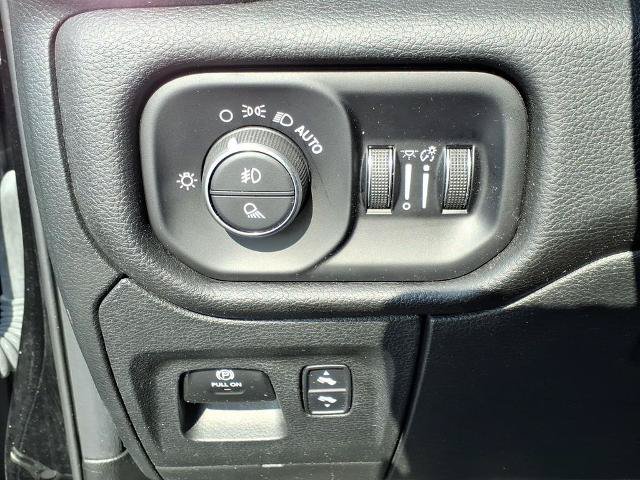 Used 2024 RAM 1500 Laramie AWD/4WD image 18