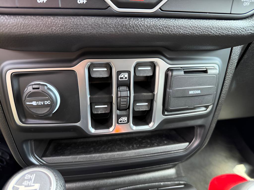 Used 2025 Jeep Wrangler Unlimited Sport AWD/4WD image 15