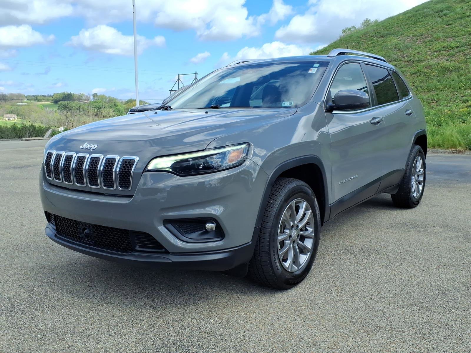 Used 2021 Jeep Cherokee Latitude Lux w/ Sun & Sound Group AWD/4WD image 3