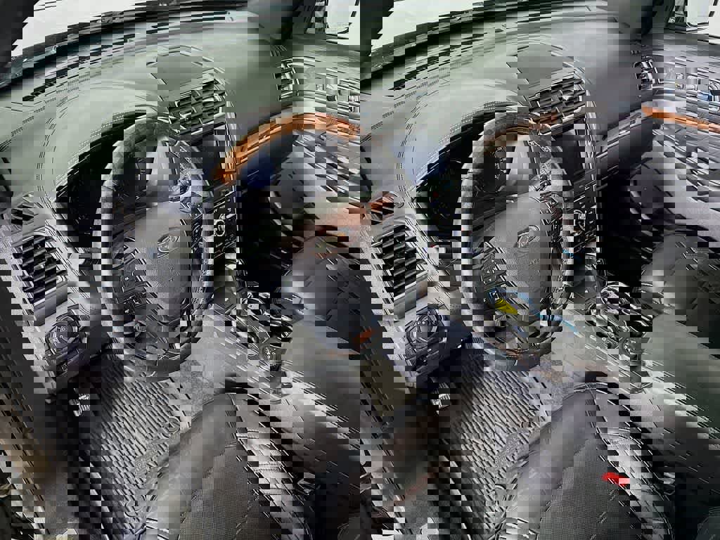 Certified 2017 Ford Explorer Platinum image 9