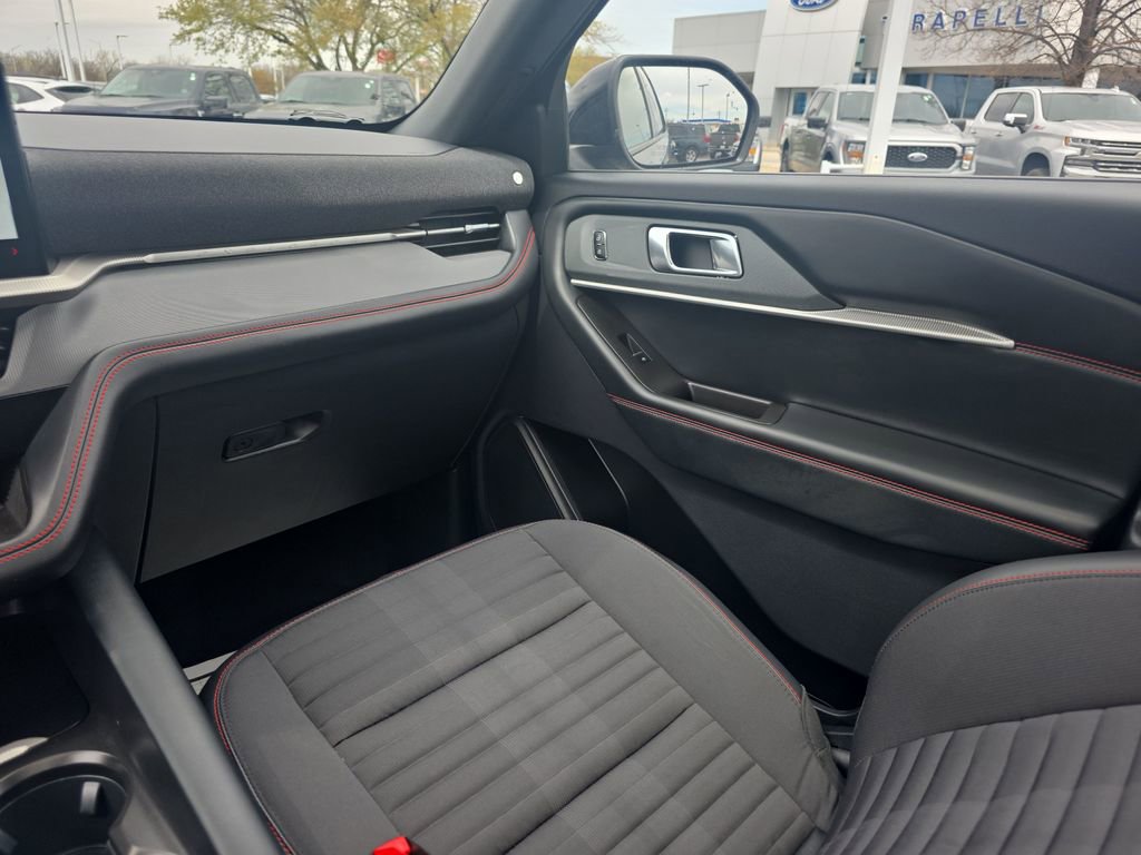 Certified 2025 Ford Explorer ST-Line w/ Premium Package image 28