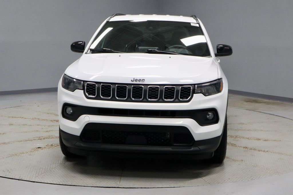 Used 2025 Jeep Compass Latitude AWD/4WD image 5