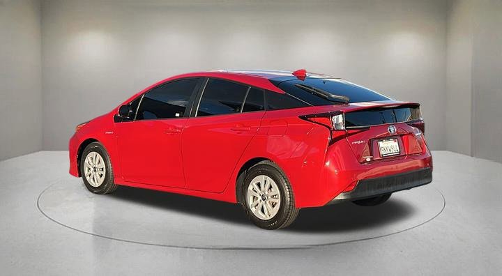 Used 2019 Toyota Prius LE image 3