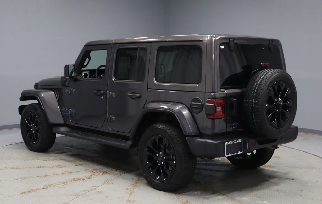 Used 2025 Jeep Wrangler Unlimited Sahara AWD/4WD image 3