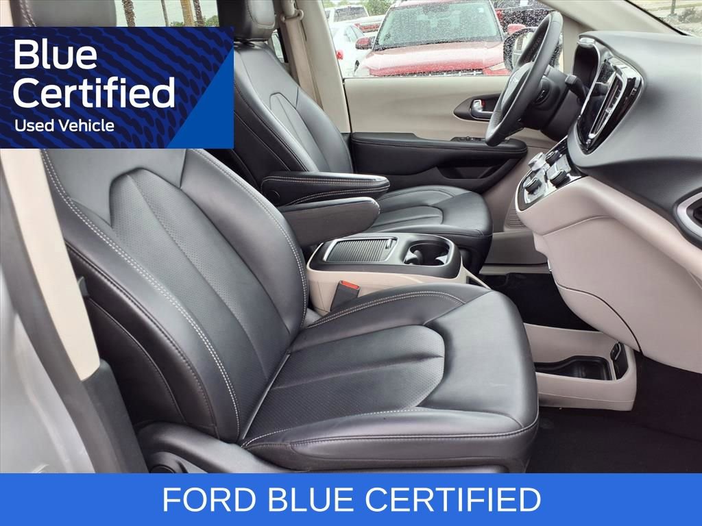 Used 2024 Chrysler Pacifica Touring-L image 29