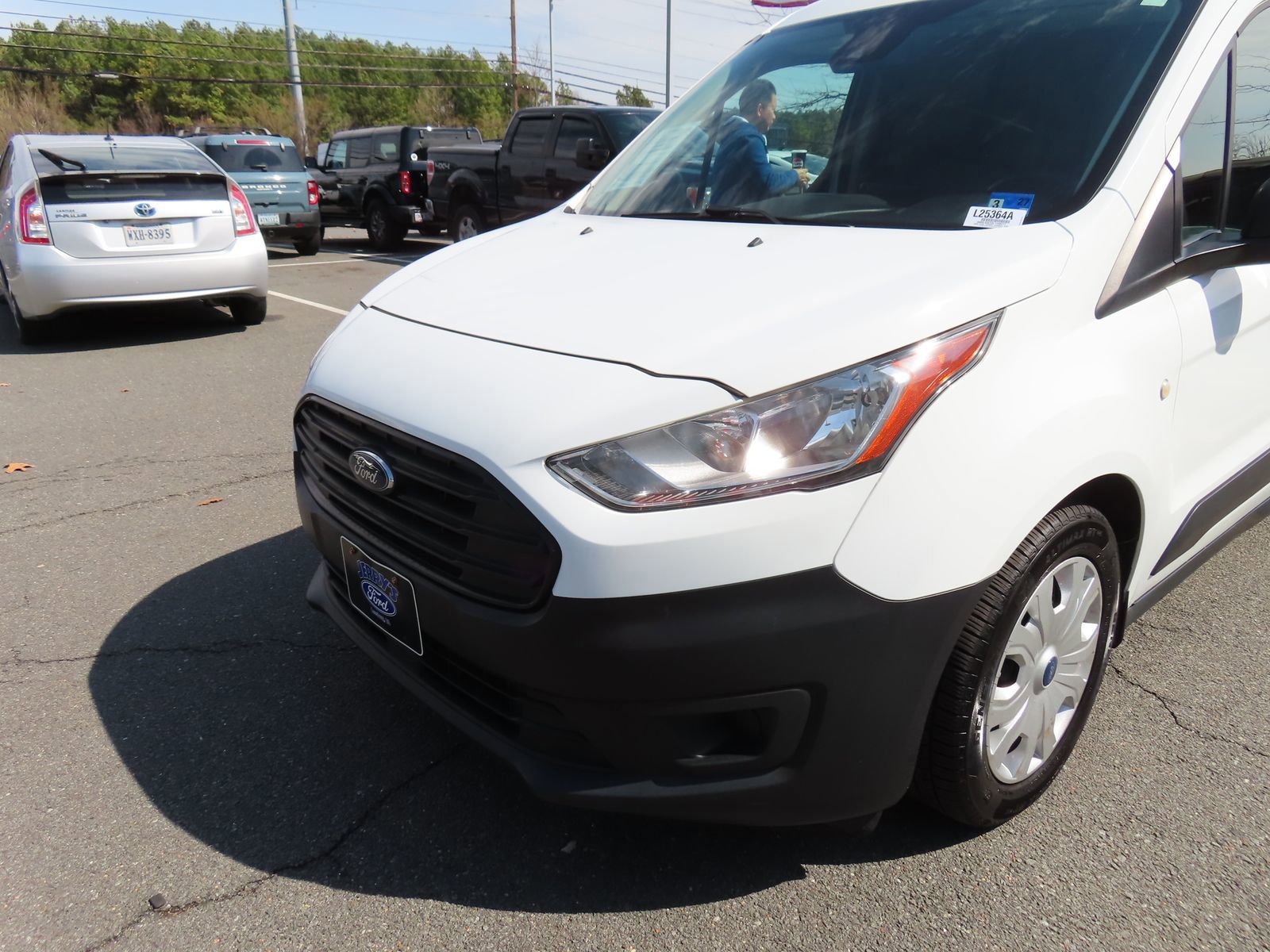 Certified 2020 Ford Transit Connect XL image 2
