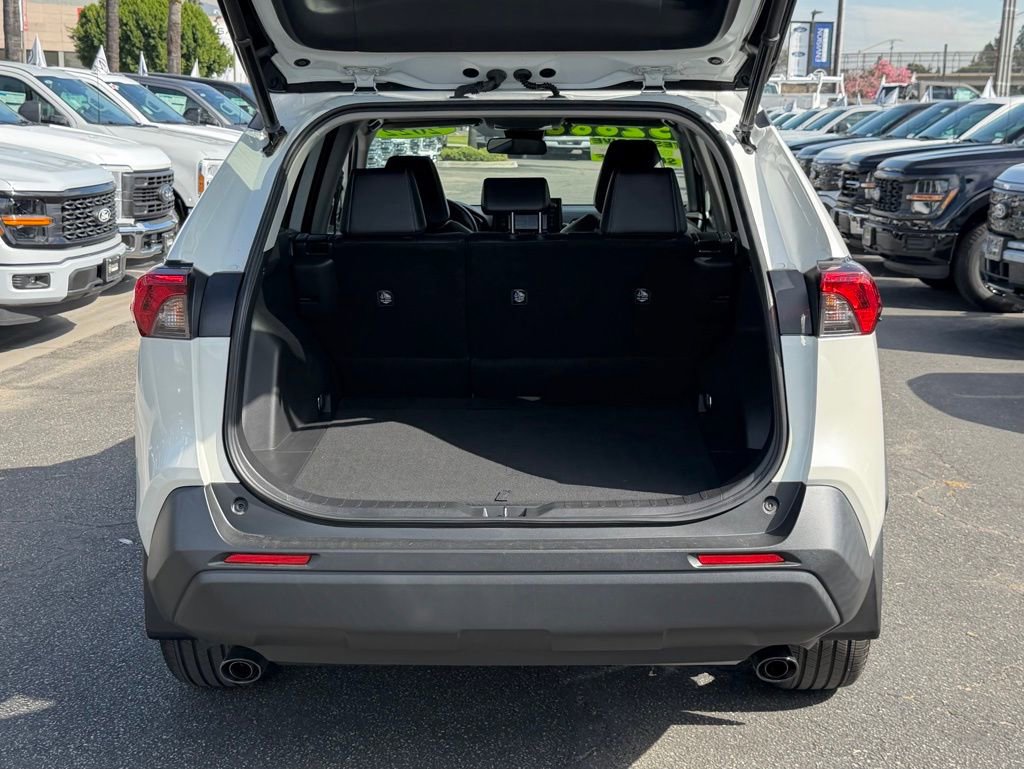 Used 2022 Toyota RAV4 XLE Premium image 10