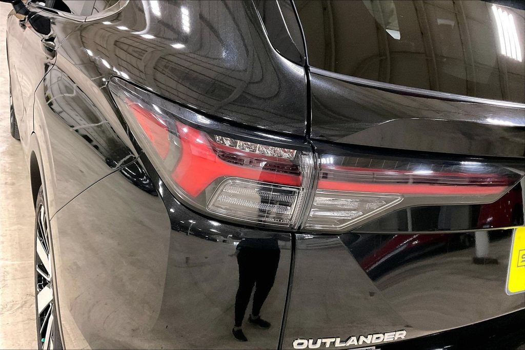 Used 2025 Mitsubishi Outlander SE AWD/4WD image 28