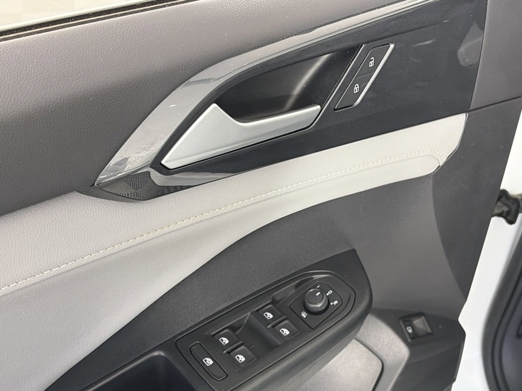 Used 2022 Volkswagen Taos SEL w/ Panoramic Sunroof Package image 25