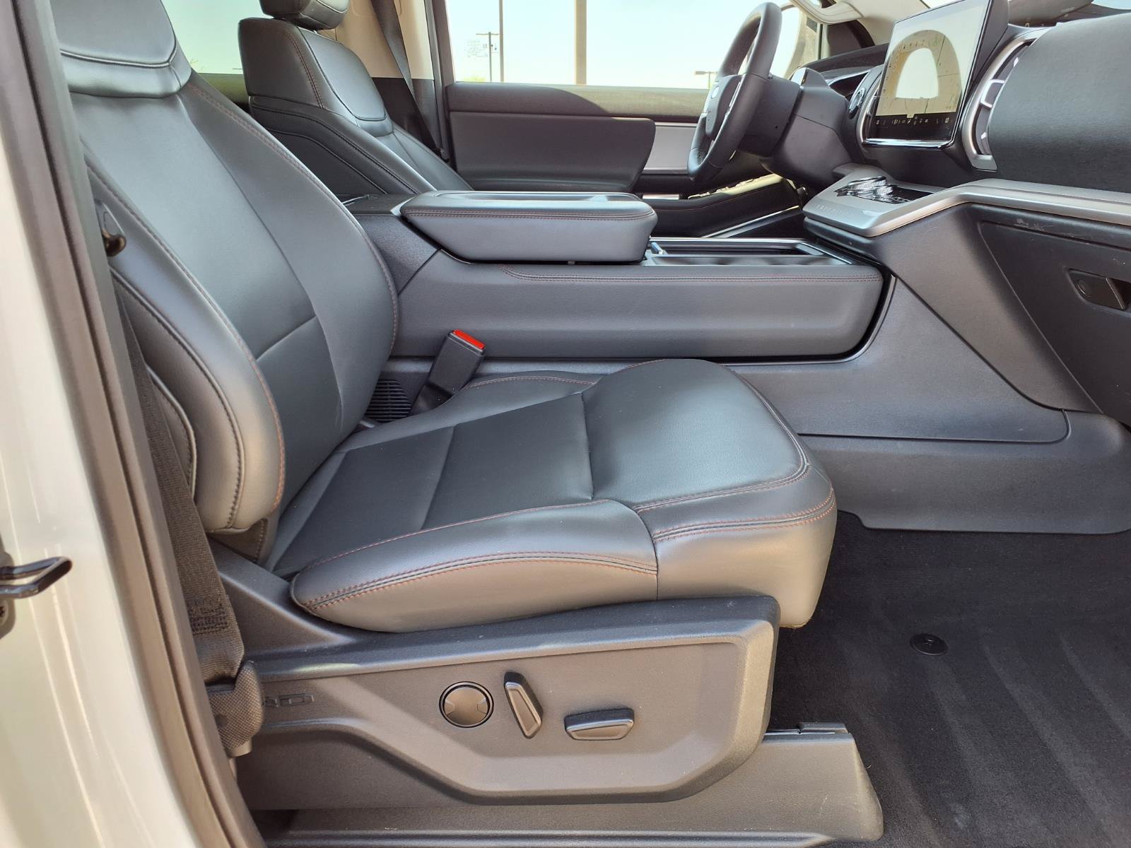 Certified 2025 Ford Expedition Active AWD/4WD image 11