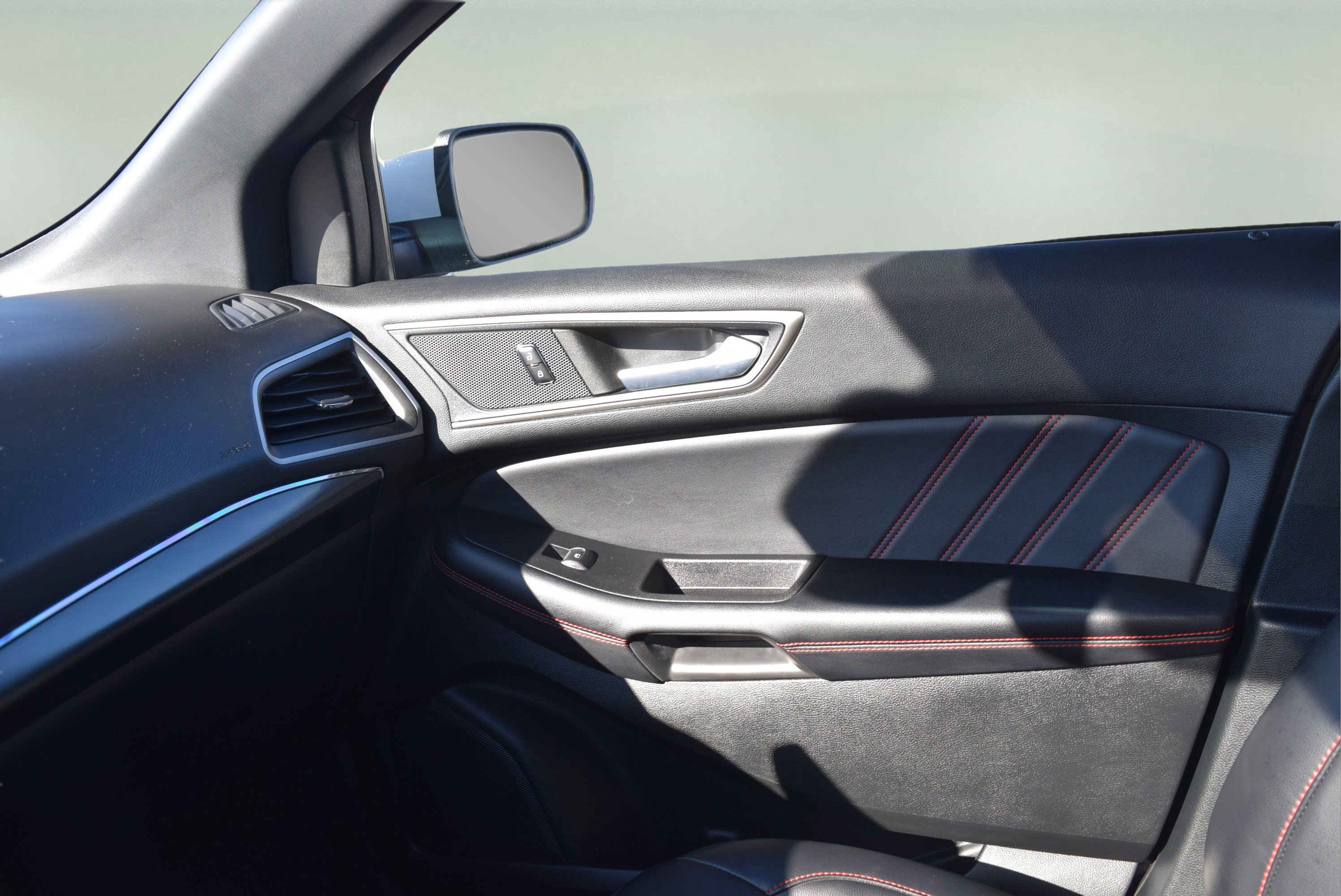 Certified 2022 Ford Edge ST-Line w/ Cargo Accessory Package image 18