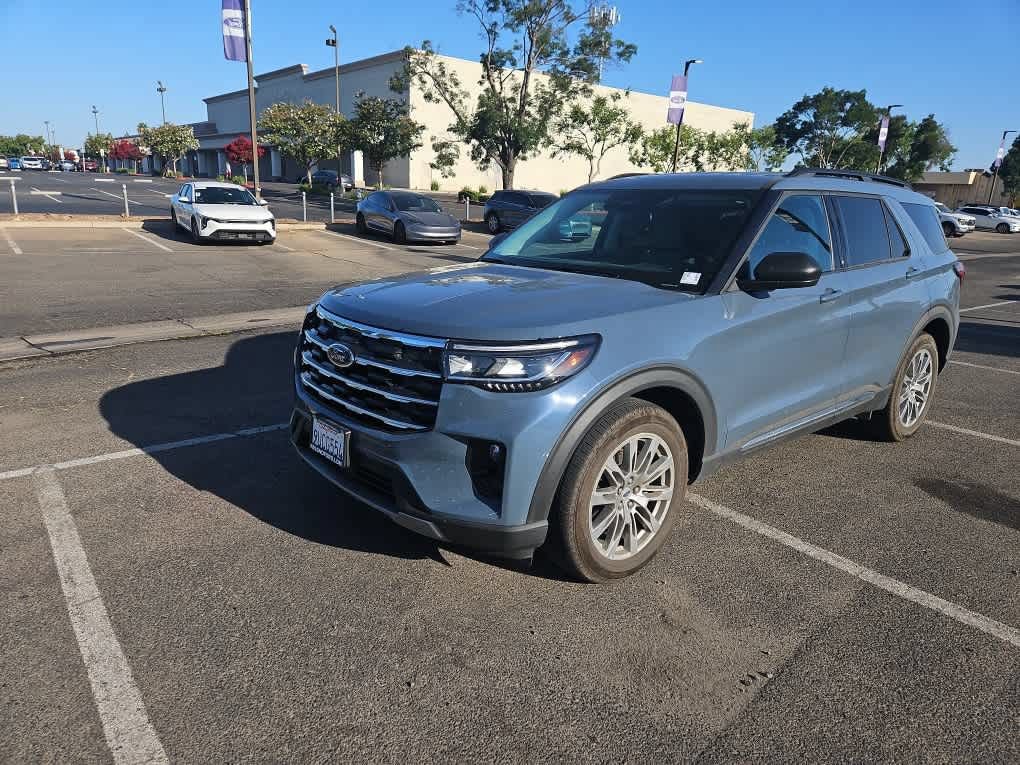 Certified 2025 Ford Explorer Active w/ Active Comfort Package AWD/4WD image 1