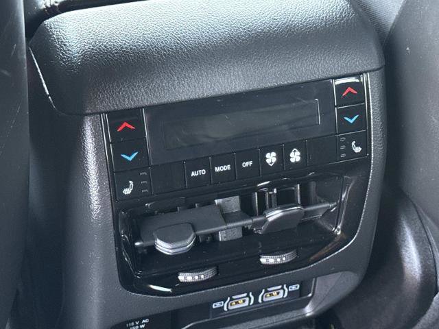 Used 2024 Jeep Grand Cherokee Summit w/ Luxury Tech Group V AWD/4WD image 32
